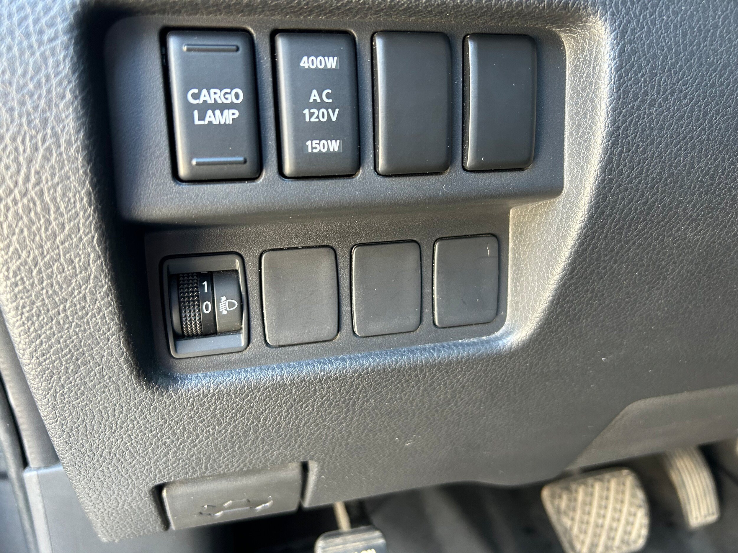 Used 2023 Nissan Titan SV w/ SV Convenience Package AWD/4WD image 15