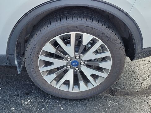 Certified 2020 Ford Escape Titanium AWD/4WD image 10