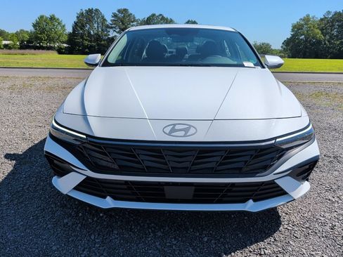 Used 2026 Hyundai Elantra Limited FWD image 2