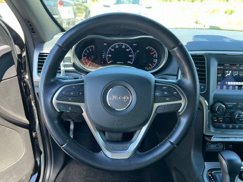 Used 2021 Jeep Grand Cherokee Laredo AWD/4WD image 30