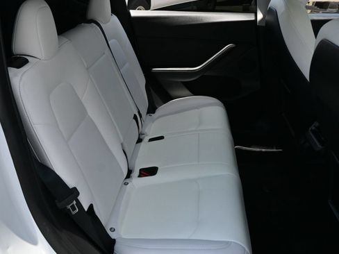 Used 2022 Tesla Model Y Performance AWD/4WD image 18