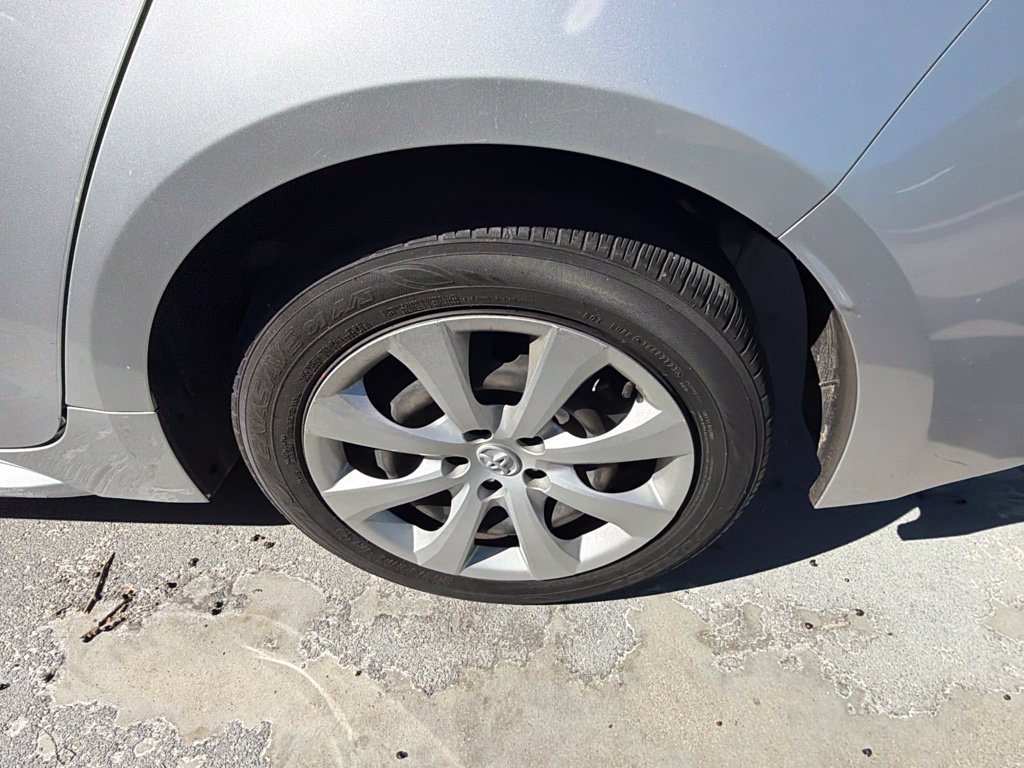 Used 2023 Toyota Corolla LE w/ Carpet Mat Package (TMS) FWD image 4
