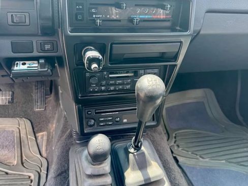 Used 1993 Nissan Pickup SE AWD/4WD image 6