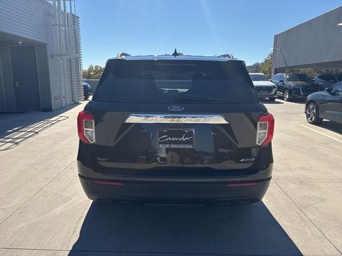 Used 2024 Ford Explorer XLT image 7