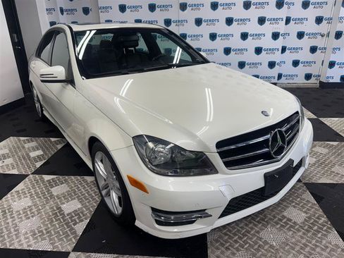 Used 2014 Mercedes-Benz C 250 Sedan image 3