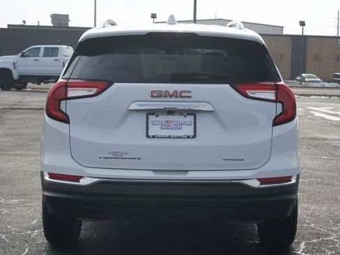 Used 2023 GMC Terrain SLT image 3