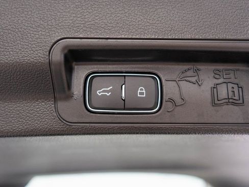 Used 2025 Ford Explorer Active AWD/4WD image 32