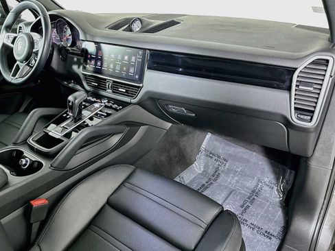 Certified 2023 Porsche Cayenne AWD/4WD image 30