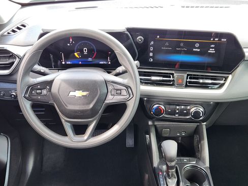 Used 2025 Chevrolet TrailBlazer LT FWD image 29