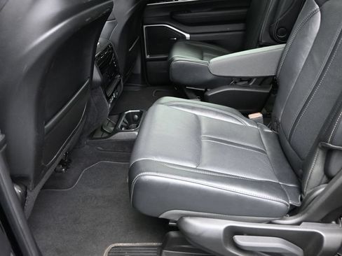 Used 2022 Jeep Wagoneer Series III w/ Flexible Seating Group AWD/4WD image 15