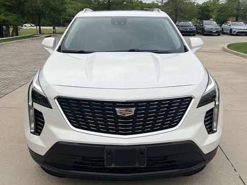 Used 2022 Cadillac XT4 Luxury w/ Cold Weather Package image 3