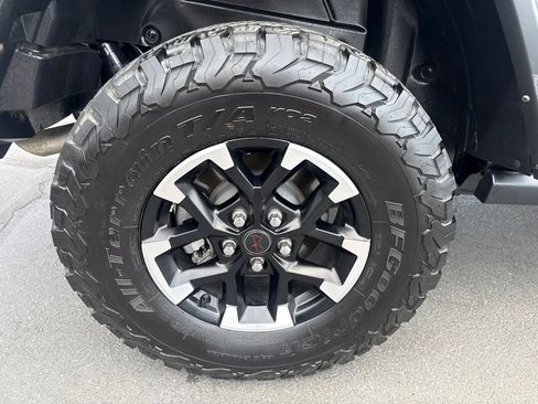 Used 2024 Jeep Wrangler Unlimited Rubicon w/ Convenience Group AWD/4WD image 10