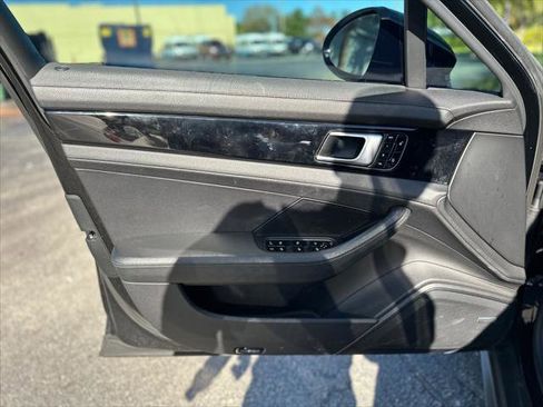 Used 2018 Porsche Panamera 4 image 17