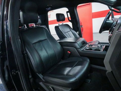 Used 2019 Ford Expedition XLT w/ Equipment Group 202A RWD image 24