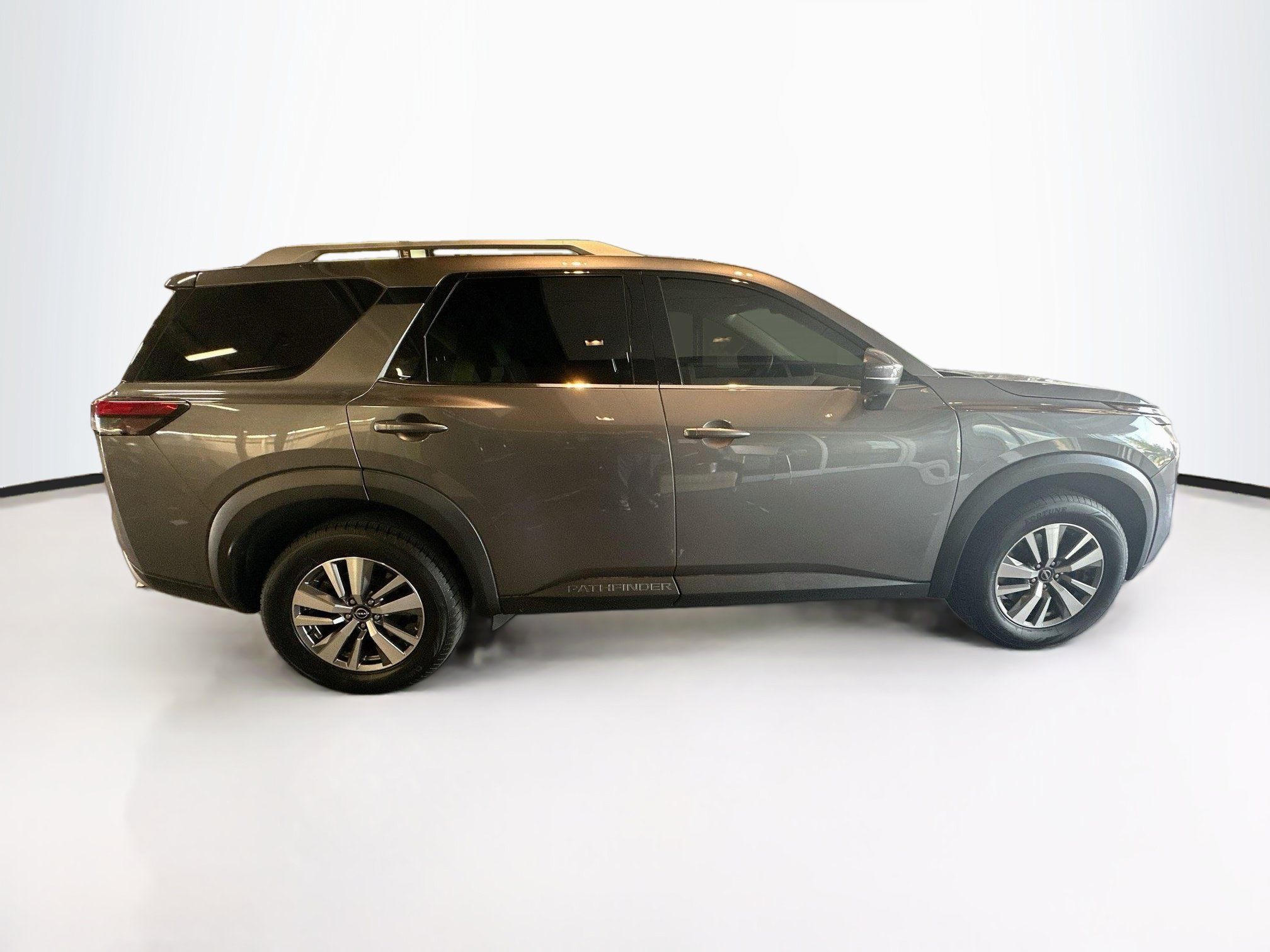 Used 2023 Nissan Pathfinder SL AWD/4WD image 10