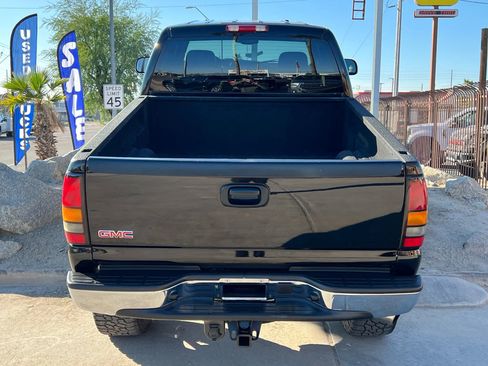 Used 2004 GMC Sierra 2500 SLT w/ Heavy-Duty Power Package image 9