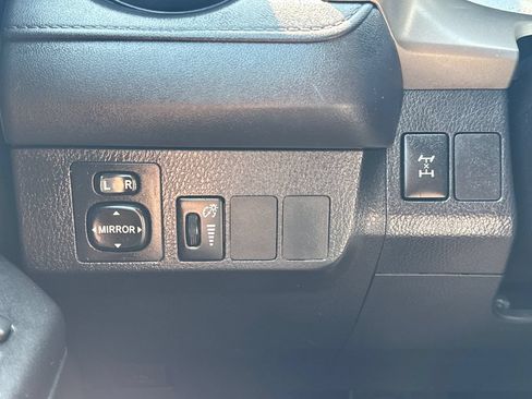 Used 2016 Toyota RAV4 LE AWD/4WD image 33