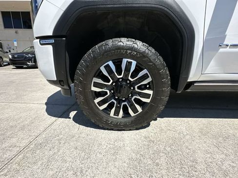 Certified 2024 GMC Sierra 2500 Denali Ultimate w/ Max Trailering Package AWD/4WD image 18