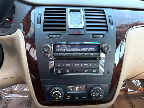 Used 2006 Cadillac DTS image 22