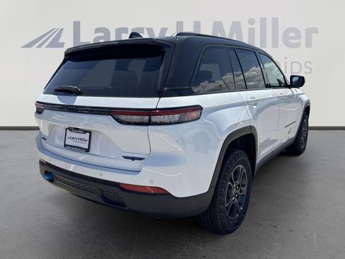New 2025 Jeep Grand Cherokee Trailhawk image 8