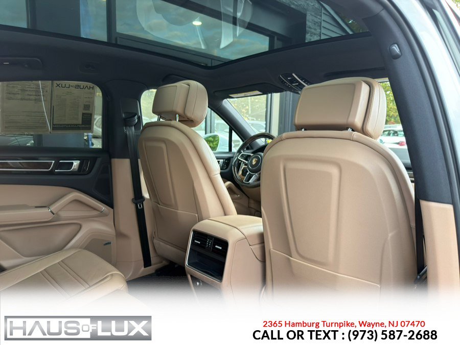 Used 2020 Porsche Cayenne AWD/4WD image 17