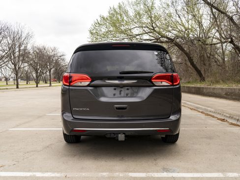 Used 2019 Chrysler Pacifica Touring-L Plus w/ Advanced Safetytec Group image 8