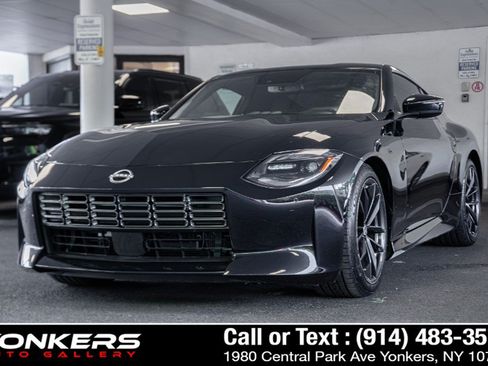 Used 2024 Nissan Z Performance w/ Floor Mat Package RWD image 2