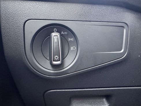 Used 2021 Volkswagen Tiguan SE w/ Panoramic Sunroof Package image 35