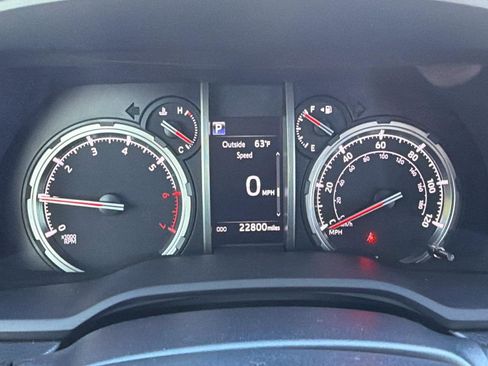 Used 2024 Toyota 4Runner TRD Off-Road Premium AWD/4WD image 29
