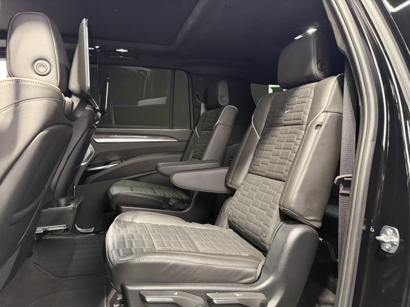 Used 2026 Cadillac Escalade ESV V AWD/4WD image 21