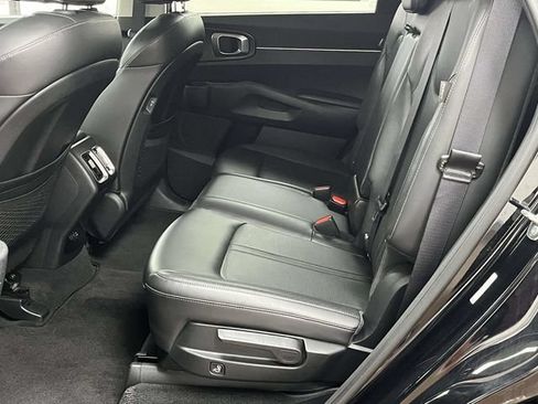 Used 2024 Kia Sorento S FWD image 17