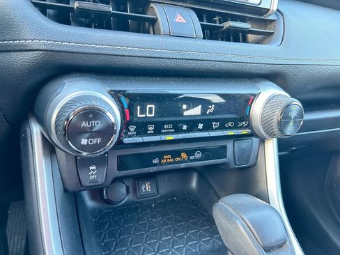 Used 2024 Toyota RAV4 LE AWD/4WD image 24