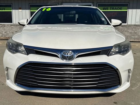Used 2016 Toyota Avalon Limited image 2