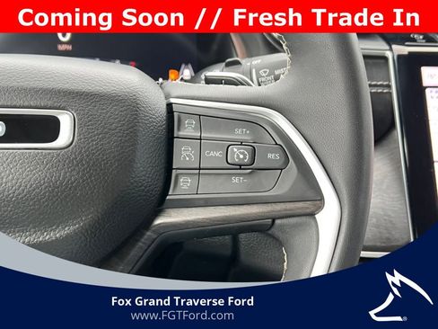 Used 2023 Jeep Grand Cherokee Limited AWD/4WD image 18