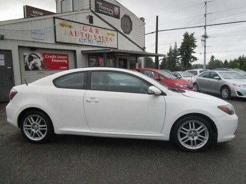 Used 2010 Scion tC FWD image 2