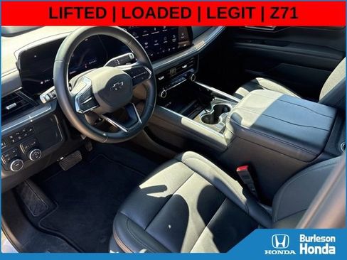 Used 2025 Chevrolet Suburban Z71 AWD/4WD image 16