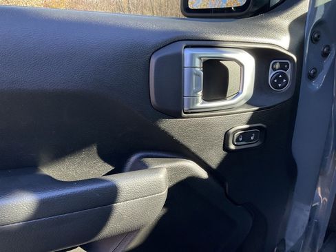 Used 2024 Jeep Wrangler Unlimited image 18