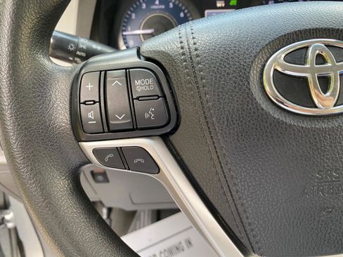 Used 2020 Toyota Sienna LE w/ LE Preferred Package image 60