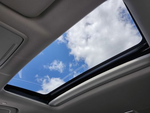 Used 2023 Honda CR-V EX-L image 2