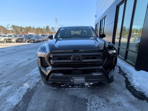 Used 2025 Toyota Tacoma SR5 image 3