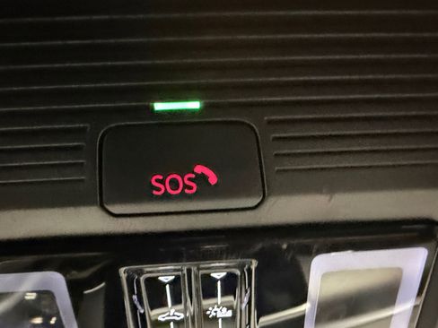 Used 2024 Volkswagen Atlas Cross Sport SE image 34