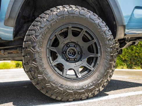 Used 2019 Toyota Tacoma TRD Off-Road w/ Technology Package AWD/4WD image 12