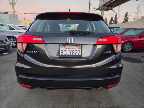 Used 2018 Honda HR-V LX image 3