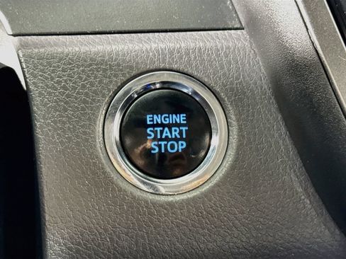 Used 2019 Toyota Camry XLE FWD image 28