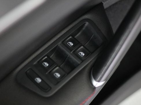 Used 2019 Volkswagen GTI SE FWD image 43