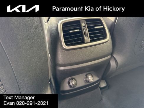 Used 2019 Kia Sorento LX image 16