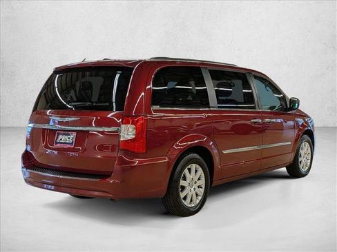 Used 2016 Chrysler Town & Country Touring w/ Driver Convenience Group FWD image 5
