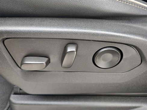 Used 2023 GMC Yukon SLT image 28