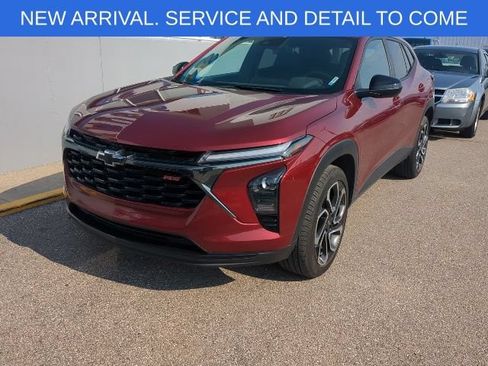 Certified 2025 Chevrolet Trax RS w/ Sunroof Package FWD image 9