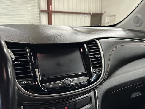 Used 2022 Chevrolet Trax LT w/ Redline Edition image 12